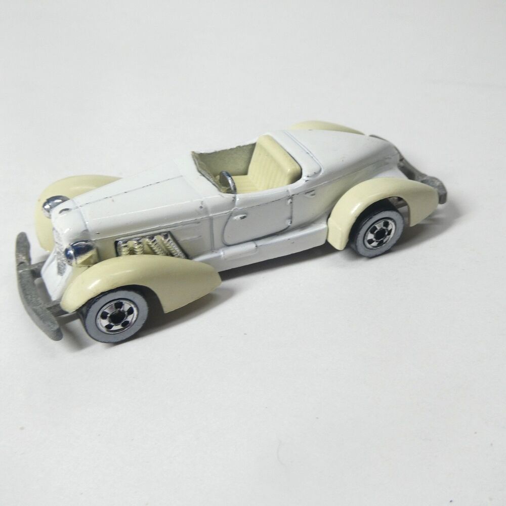 Hot Wheels Auburn 852 1978 Malaysia Vintage Car White Mattel